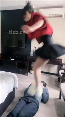 图片[11]_【孤傲女帝】胯下虐辱/全体重踩脖/跳踩/耳光抽_绳缚吧