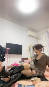 【丹丹】圈养狗奴喂食-圣水做饭-闻长靴臭脚-加官窒息_绳缚吧