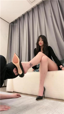图片[2]_【糯糯】转胯/高跟裸足美腿碾压踩_绳缚吧