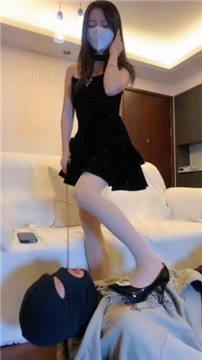 图片[20]_【宝爷】狗链拴狗-高跟美腿踩踏-掐肉咬肉-耳光_绳缚吧
