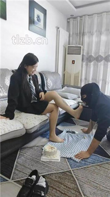 图片[4]_【尤尤子】学生S脚踩蛋糕喂食班主任_绳缚吧