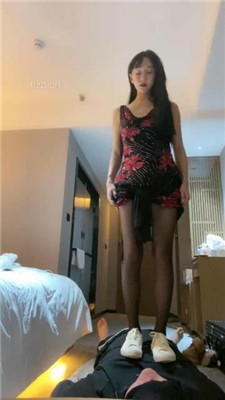图片[4]_【千条姐】小白鞋黑丝全体重踩踏_绳缚吧