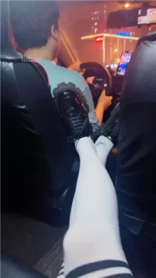【不知名美女】长筒白袜车内开发司机_绳缚吧