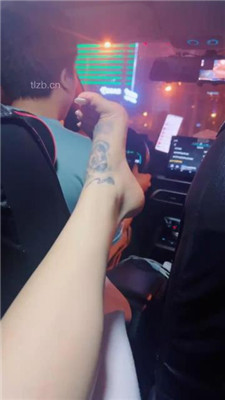 图片[4]_【不知名美女】长筒白袜车内开发司机_绳缚吧