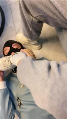 图片[5]_【乔妹】运动鞋白袜踩地毯狗/虐乳/鞭打_绳缚吧