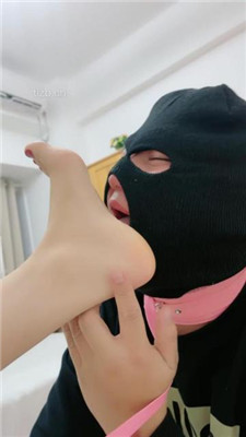 图片[10]_【心动茜茜】裸足深喉踩脚垫_绳缚吧