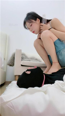 图片[19]_【心动茜茜】裸足深喉踩脚垫_绳缚吧