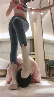 图片[10]_【美娜格格】牛仔裤短靴-胯下辱/人体擦鞋器/脚插嘴_绳缚吧
