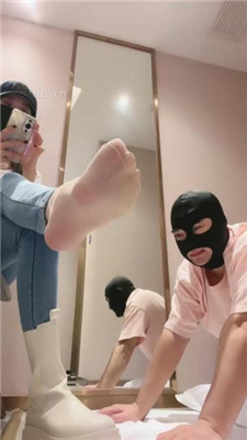 图片[15]_【美娜格格】牛仔裤短靴-胯下辱/人体擦鞋器/脚插嘴_绳缚吧