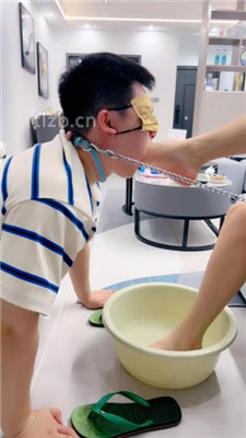 图片[6]_【丹祖宗】圈养狗等主人回家-伺候洗脚/舔裸足/吃脚皮_绳缚吧