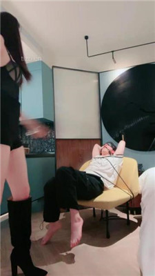 图片[2]_【艾琳175】捆绑口球塞嘴开发抖M弟弟_绳缚吧