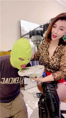 图片[8]_【梓夫人】长靴黑丝圈养绿帽狗囚禁虐_绳缚吧