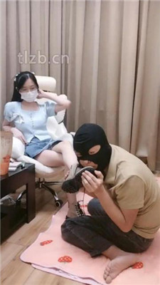 图片[4]_【芸裳】萝莉主S-短靴踩狗爪/鞭打/虐乳/转胯/坐脸窒息_绳缚吧
