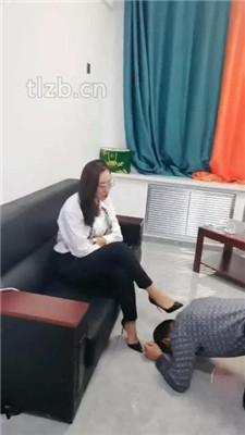 图片[2]_【冷御女王】重赏赐贱奴舔鞋底舔脚/浓痰吐满脸_绳缚吧