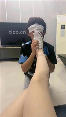 图片[13]_【领主老大】帆布鞋全体重踩踏/碾压狗爪_绳缚吧