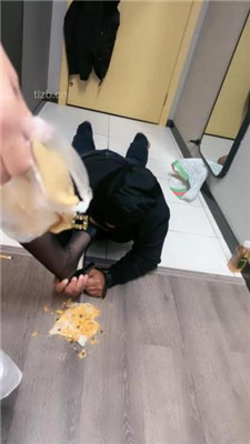 图片[6]_【小雅老师】黑丝高跟踩踏脚底喂食-喝圣水【完整版_绳缚吧