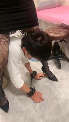 图片[13]_【木子大大】美容院技师黑网袜高跟虐奴_绳缚吧