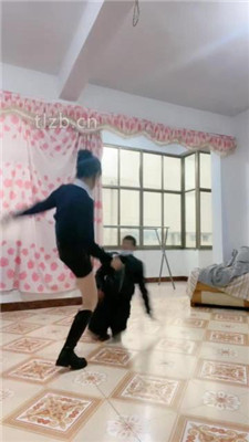 【小九】被抓奸现场-踩狗爪-衣架抽打/跪地求饶_绳缚吧