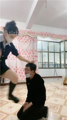 图片[17]_【小九】被抓奸现场-踩狗爪-衣架抽打/跪地求饶_绳缚吧