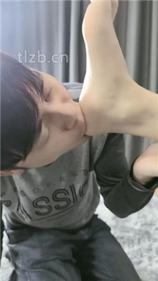 图片[9]_【悦兮】仔细品尝吮吸主人的裸足_绳缚吧