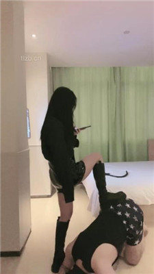 【清禾】保鲜膜窒息-鞭打踩踏耳光-人体烟灰缸_绳缚吧