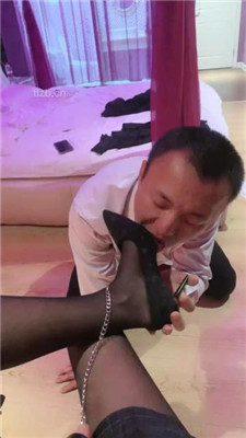 图片[8]-于于鱼】高跟踩踏碾压-狗链拴狗-舔运动鞋黑丝高跟-绳艺资源网