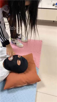 图片[7]-精神小妹】素人学生妹-耳光/全体重踩踏/白袜塞嘴-绳艺资源网