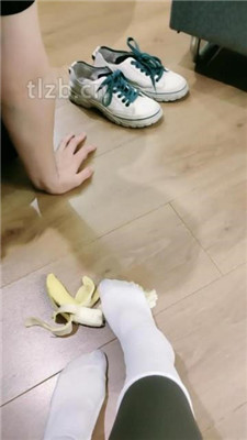 图片[10]_【护短S】跪舔小白鞋白袜/踩踏香蕉喂食_绳缚吧