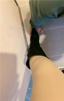 图片[3]_【酒鸽】双S-人体烟灰缸-长靴小白鞋踩/踩踏/骑马/闻臭白袜_绳缚吧