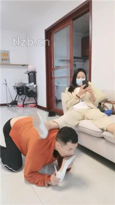 图片[4]_【凌儿女神】舔脏鞋底裸足/物化脚垫/骑马_绳缚吧