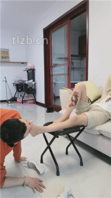 图片[11]_【凌儿女神】舔脏鞋底裸足/物化脚垫/骑马_绳缚吧