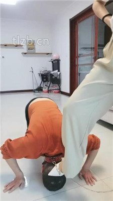 图片[18]_【凌儿女神】舔脏鞋底裸足/物化脚垫/骑马_绳缚吧