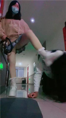 图片[2]-桃子老师】小白鞋棉袜萝莉主楼道遛狗-绳艺资源网