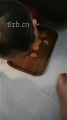 图片[10]-西安天使】桌下视角恋足舔-踩踏喂食-绳艺资源网