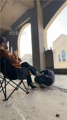 图片[17]-辣姐】户外荒地遛狗-藤条抽/舔泥巴脏鞋底/骑马-绳艺资源网