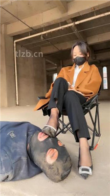 图片[18]-辣姐】户外荒地遛狗-藤条抽/舔泥巴脏鞋底/骑马-绳艺资源网