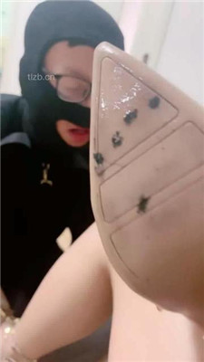 图片[5]-嘉一】跪舔铆钉高跟美足-绳艺资源网