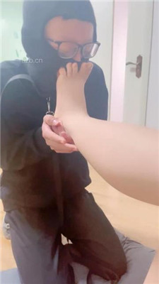 图片[9]-嘉一】跪舔铆钉高跟美足-绳艺资源网