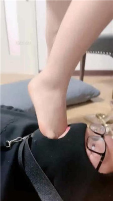 图片[11]-嘉一】跪舔铆钉高跟美足-绳艺资源网
