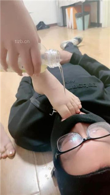图片[15]-嘉一】跪舔铆钉高跟美足-绳艺资源网