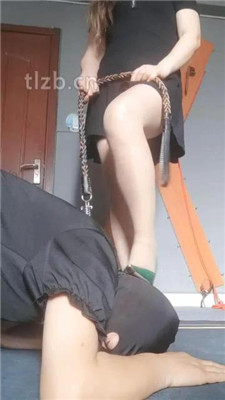 图片[3]-东营天香百合】高跟灰丝踩狗头/狗链拴狗/嘴叼鞋/虐乳-绳艺资源网