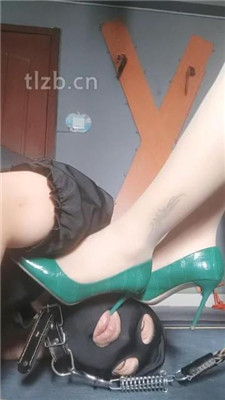 图片[8]-东营天香百合】高跟灰丝踩狗头/狗链拴狗/嘴叼鞋/虐乳-绳艺资源网