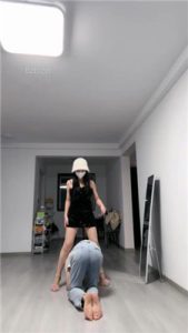 【樱子大人】骑马鞭打/坐脸窒息/高跟踩踏_绳缚吧