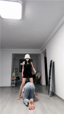 【樱子大人】骑马鞭打/坐脸窒息/高跟踩踏_绳缚吧
