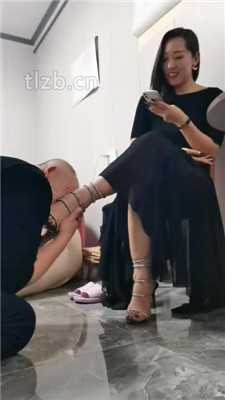 图片[3]-冷御女王】恶毒妻主裸足恋足舔-绳艺资源网