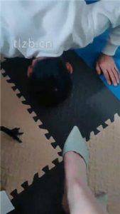 【魅影女神】给狗做特殊的生日蛋糕_绳缚吧