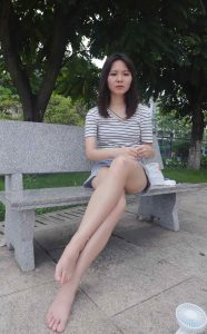 [Pary学生模拍]001大美女慧婷公园展示美脚_绳缚吧
