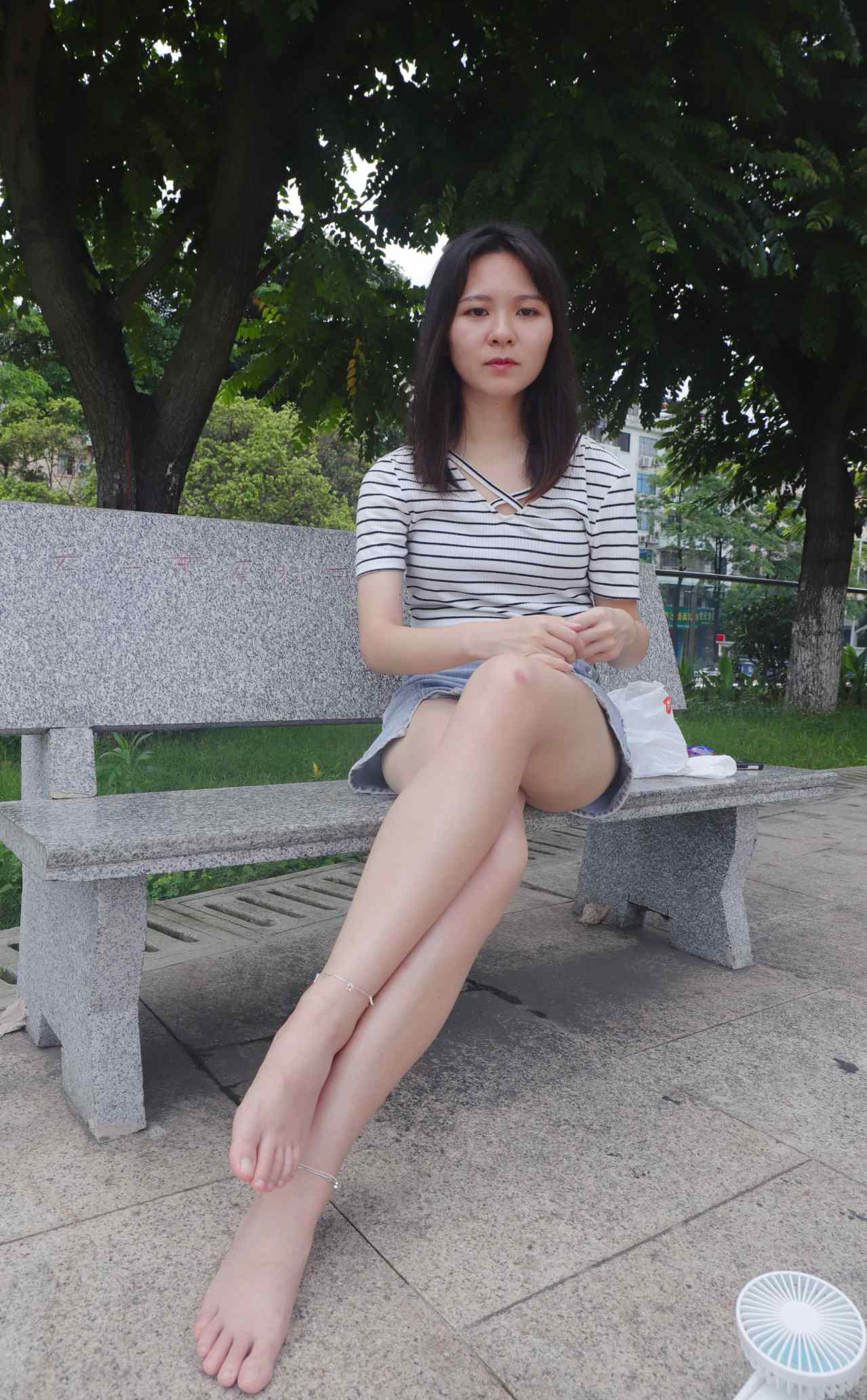 [Pary学生模拍]001大美女慧婷公园展示美脚_绳缚吧