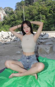 [Pary学生模拍]021极品美女校花思思全程赤脚拍照后亮出脏脚底_绳缚吧