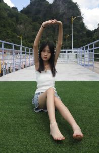 [Pary学生模拍]005使出混身解数终于哄得表妹拍了套吊带美脚图_绳缚吧